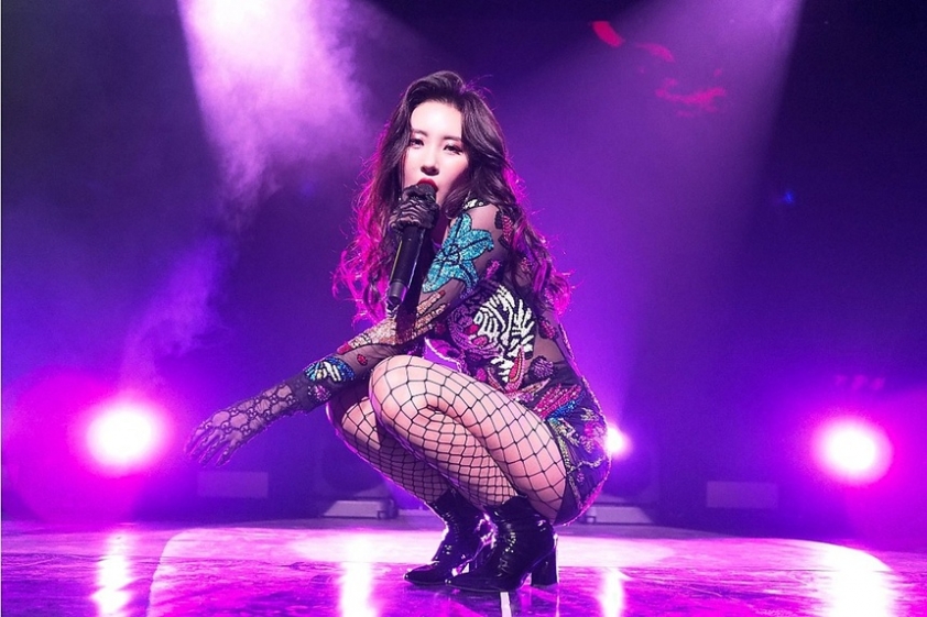 Showmaker được 'nữ hoàng gợi cảm' của KPOP mời dự show riêng 259661
