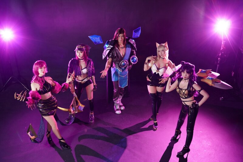 Game thủ cosplay nhóm nhạc KDA, nhưng sao lại có Taric ở đây? 268156