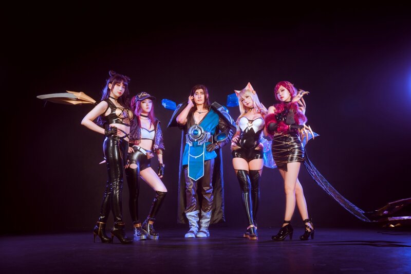 Game thủ cosplay nhóm nhạc KDA, nhưng sao lại có Taric ở đây? 268157
