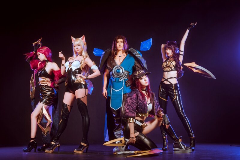 Game thủ cosplay nhóm nhạc KDA, nhưng sao lại có Taric ở đây? 268158