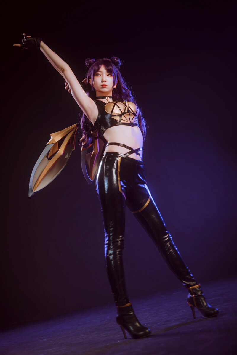 Game thủ cosplay nhóm nhạc KDA, nhưng sao lại có Taric ở đây? 268161