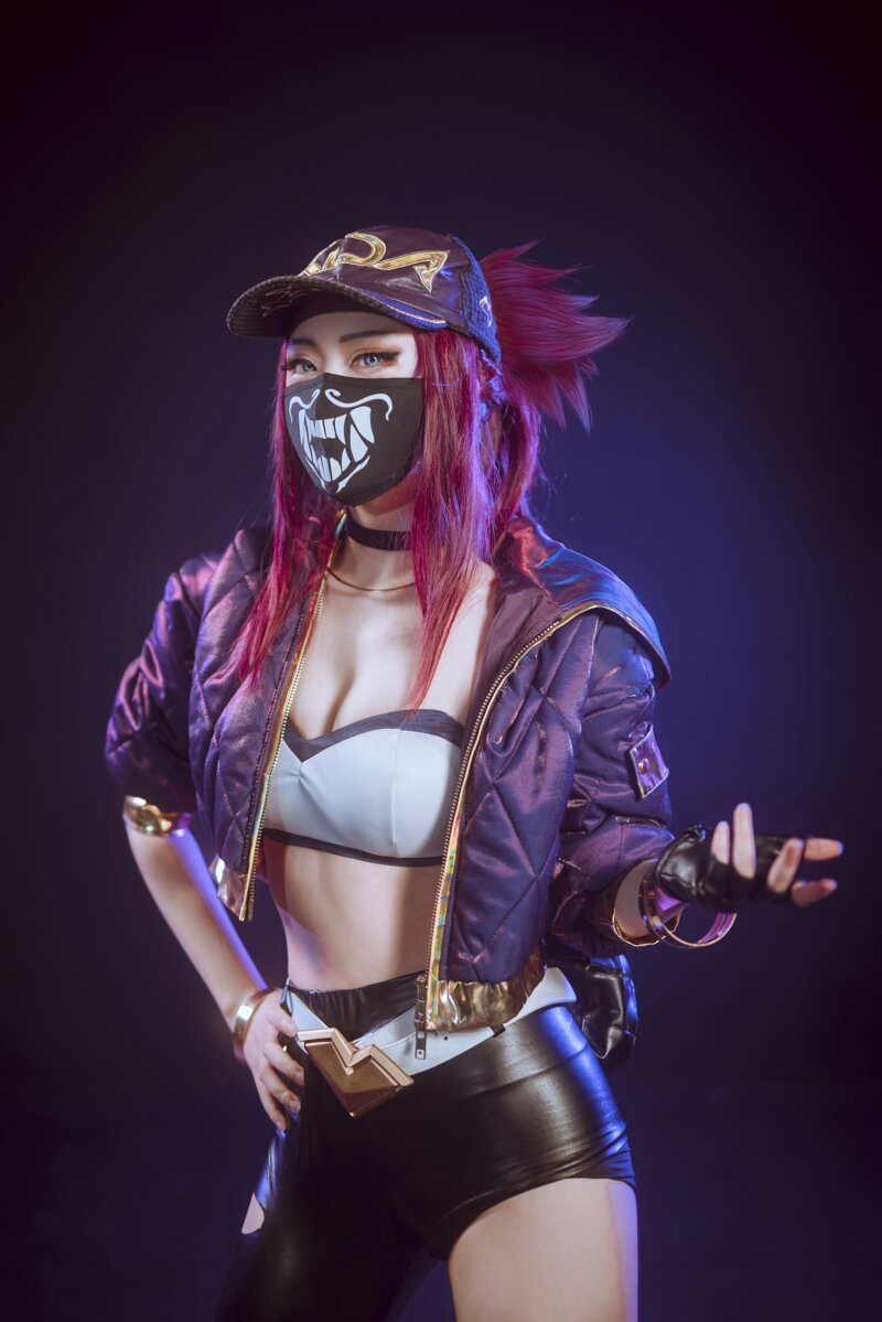 Game thủ cosplay nhóm nhạc KDA, nhưng sao lại có Taric ở đây? 268163