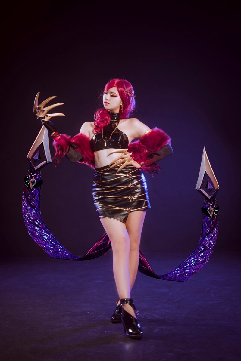 Game thủ cosplay nhóm nhạc KDA, nhưng sao lại có Taric ở đây? 268164