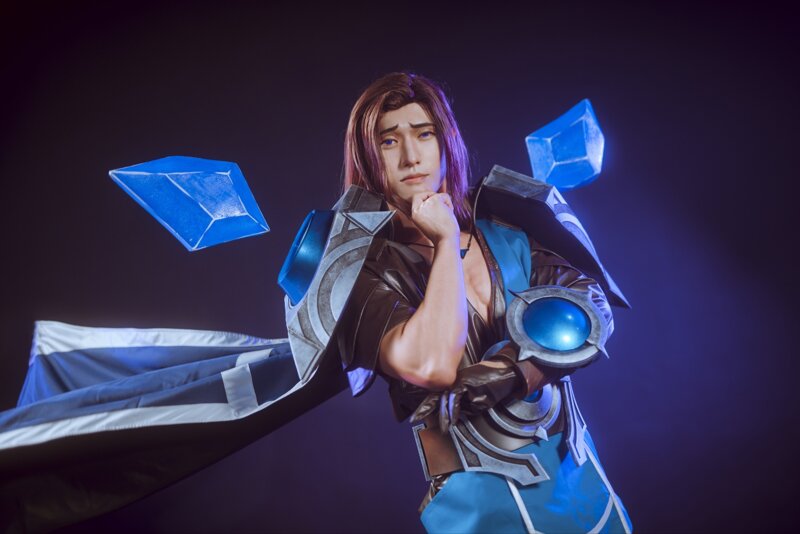 Game thủ cosplay nhóm nhạc KDA, nhưng sao lại có Taric ở đây? 268170