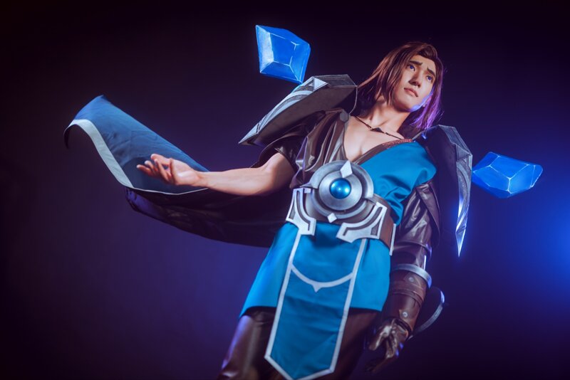 Game thủ cosplay nhóm nhạc KDA, nhưng sao lại có Taric ở đây? 268171