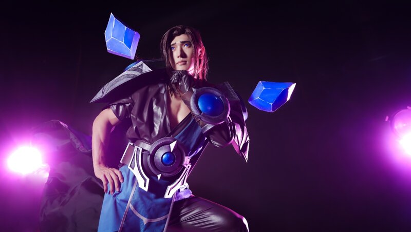 Game thủ cosplay nhóm nhạc KDA, nhưng sao lại có Taric ở đây? 268172