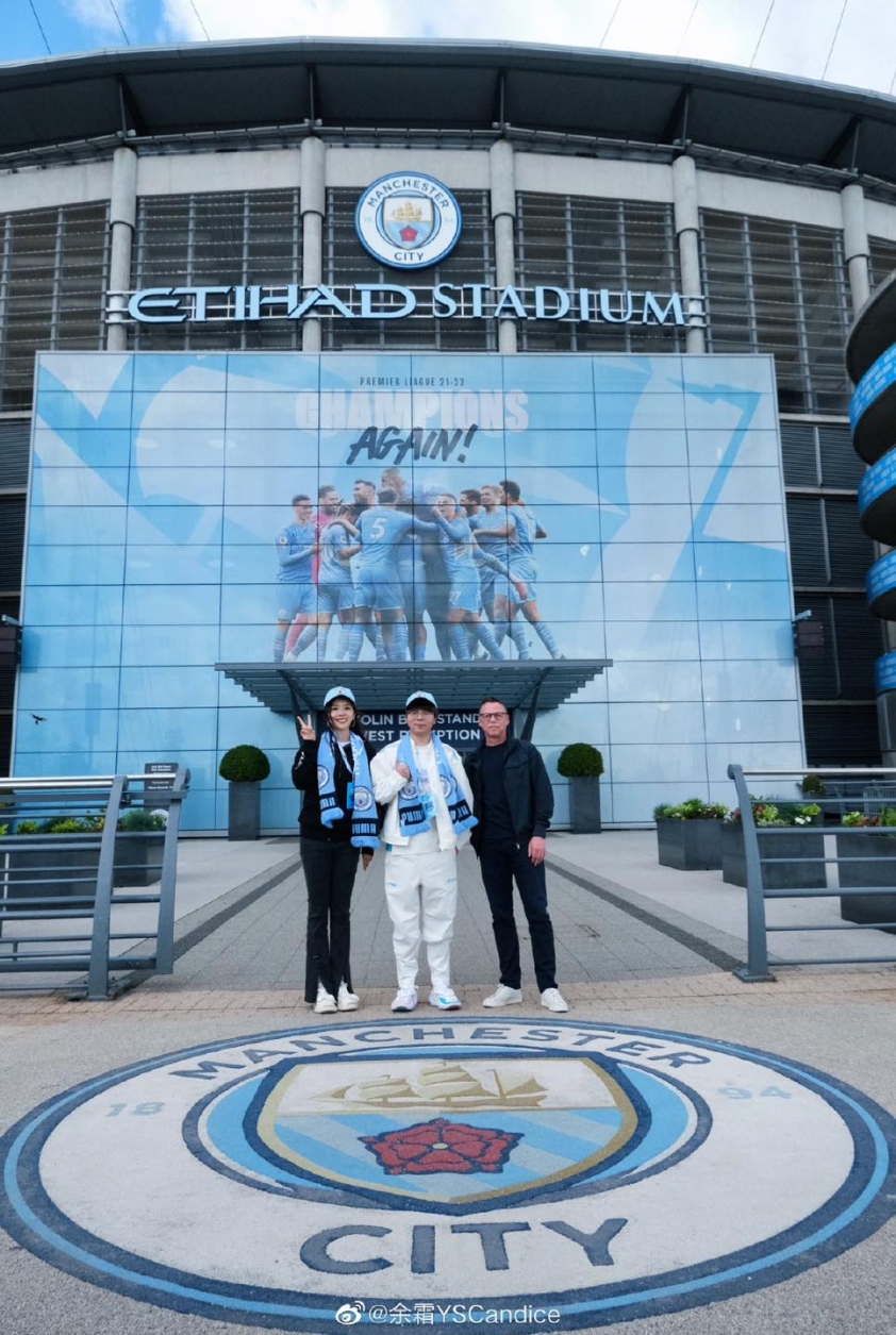 'Nữ thần LPL' ghé thăm CLB Manchester City 283517