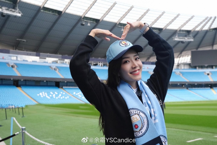 'Nữ thần LPL' ghé thăm CLB Manchester City 283519