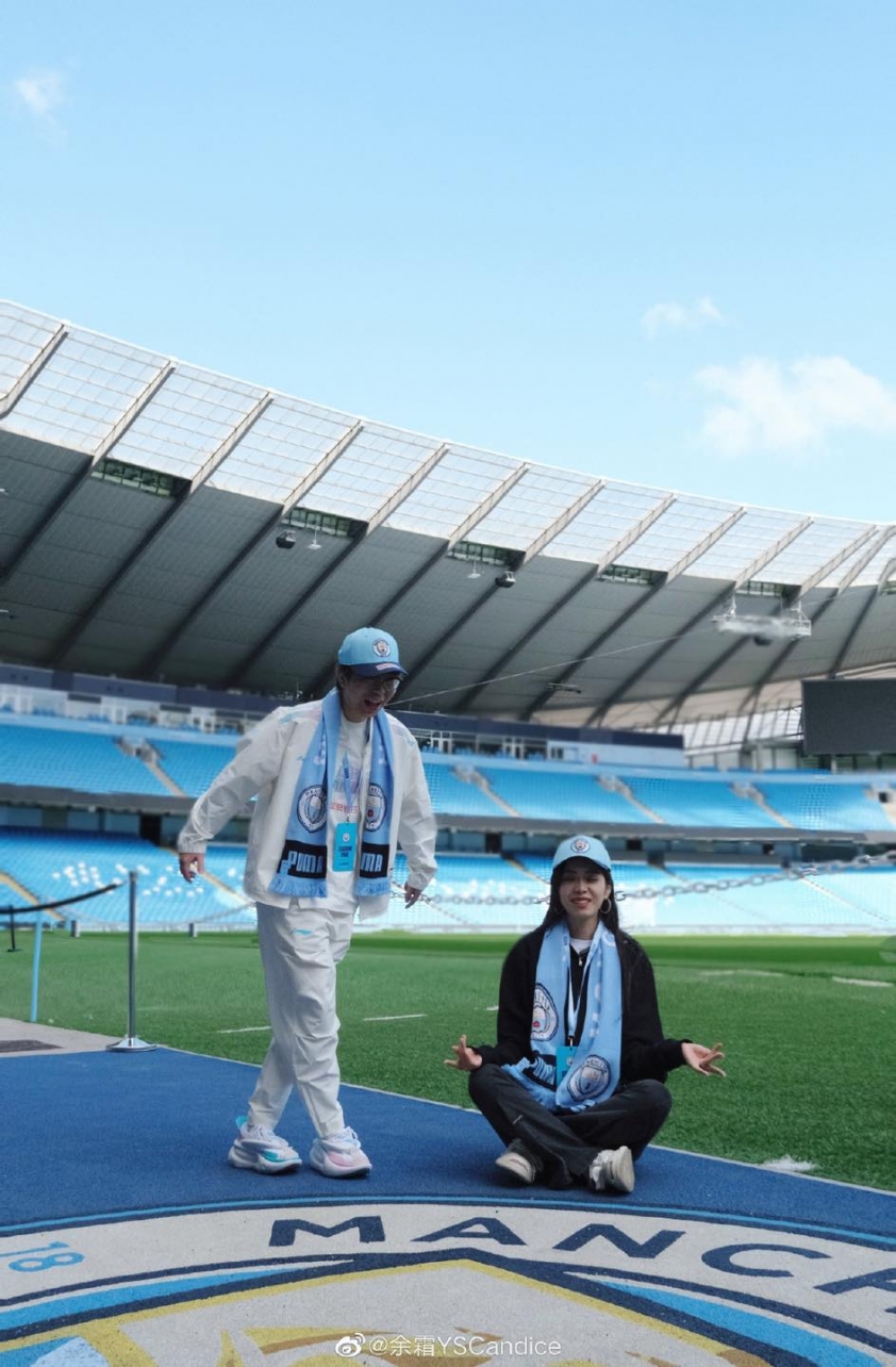 'Nữ thần LPL' ghé thăm CLB Manchester City 283521