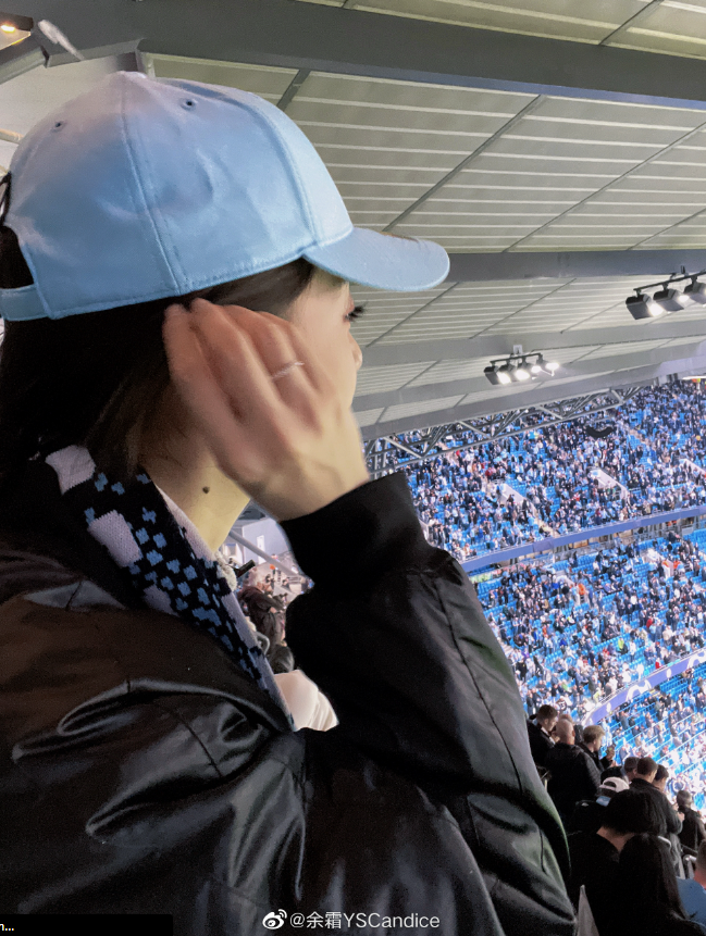 'Nữ thần LPL' ghé thăm CLB Manchester City 283543