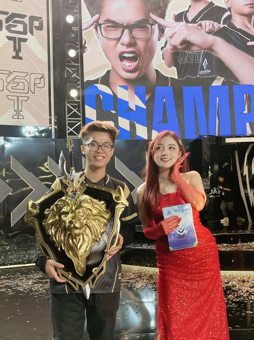 Nữ MC xinh đẹp viết tâm thư gửi fan sau khi bị tố 'bú fame' 283877
