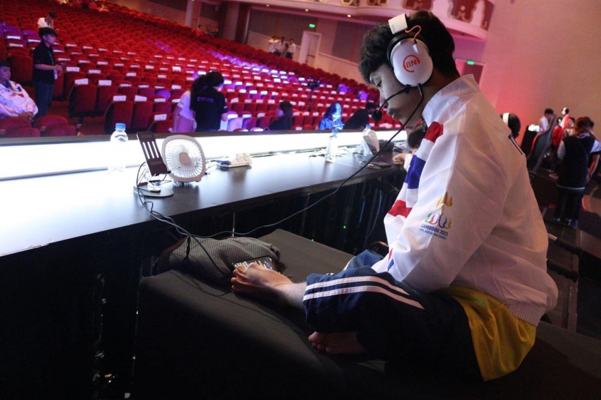 Tuyển thủ thi đấu eSports bằng chân tại Para Games 2023 291153