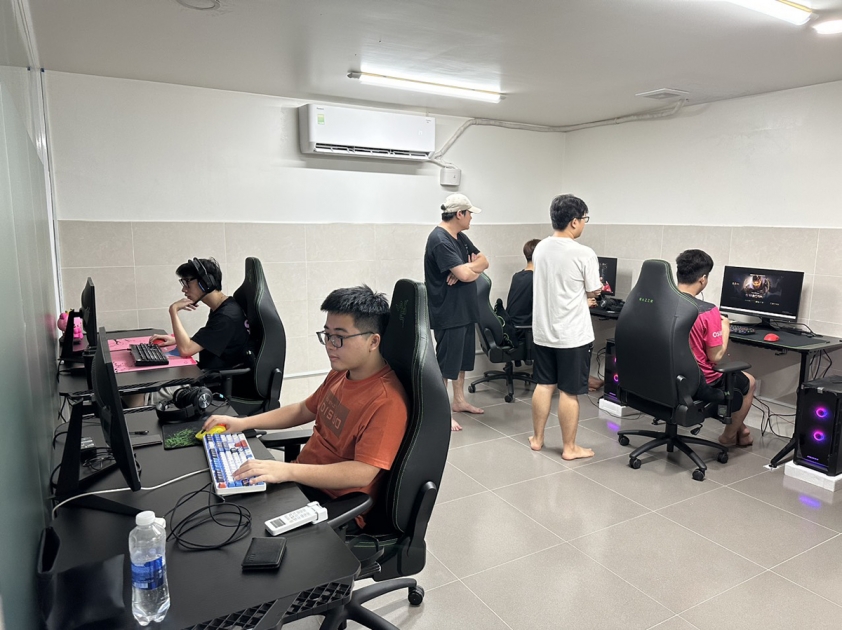 Quản lý Ampverse gọi antifan là 'lũ khốn' 303128
