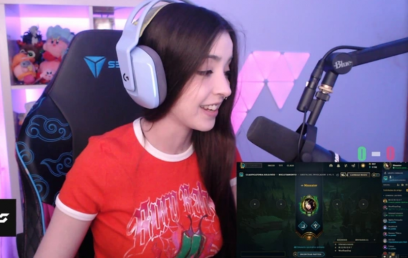 Nữ streamer bật khóc trên sóng vì liên tục bị đồng đội 'troll game' 314665
