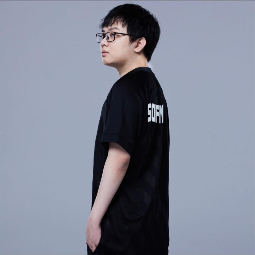 Bóc giá outfit đi ăn cưới của SofM, sương sương 200 triệu 350476