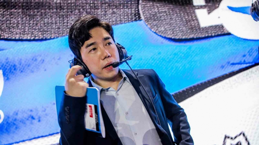 LeagueOfLegends_Worlds2022_JDGaming_Homme_OnStage-1536x864-2