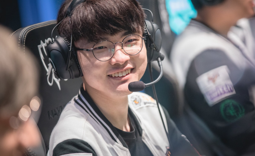 Faker bất ngờ được tổng thống Hàn Quốc