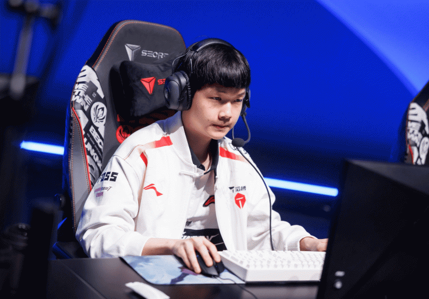Creme là ai? Tiểu sử Creme LOL - Midlaner của LPL 578450Creme là ai? Tiểu sử Creme LOL - Midlaner của LPL 578450