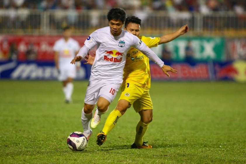 nguyen-cong-phuong-nguyen-quang-hai-hoang-anh-gia-lai-hagl-vs-ha-noi-fc_kcqpyk18sjib1bd7a1xq4cdz8
