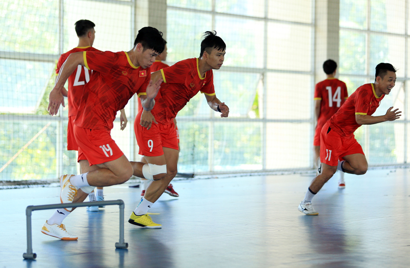 DT-FUTSAL-TAP-NGAY-17-8-6