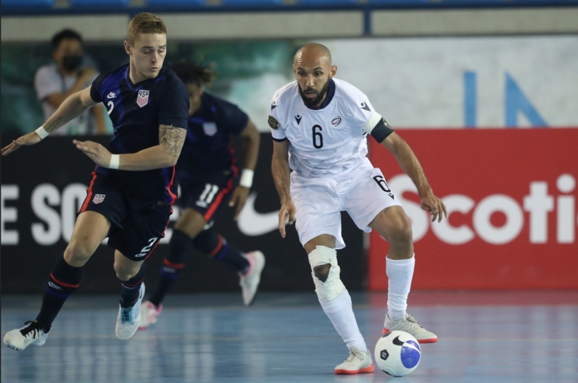 ĐT Futsal Panama (trắng) đang giữ vị trí thứ 27 thế giới