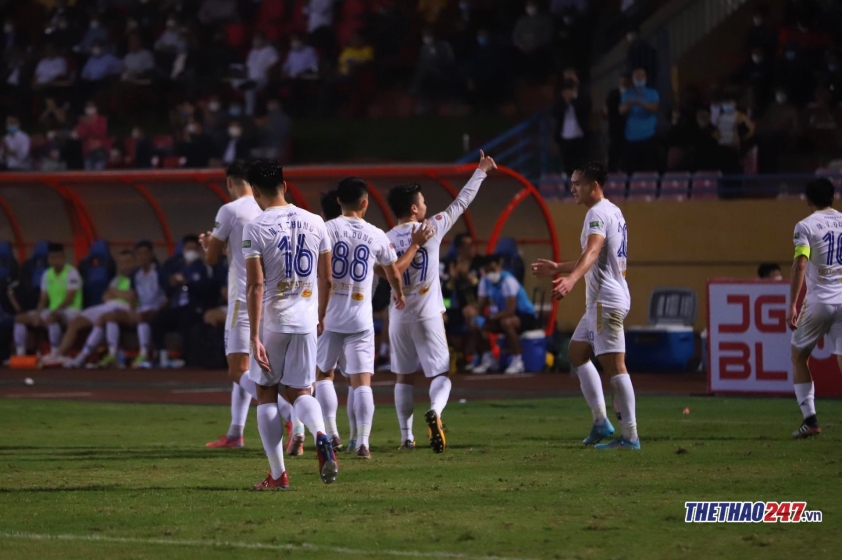Quang Hải tỏa sáng mang về thắng lợi đầu tiên cho Hà Nội FC