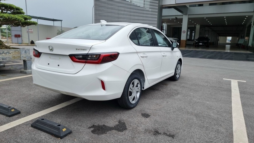 Honda-City-E (3)