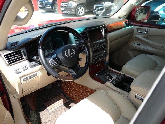 Lexus-LX570-3