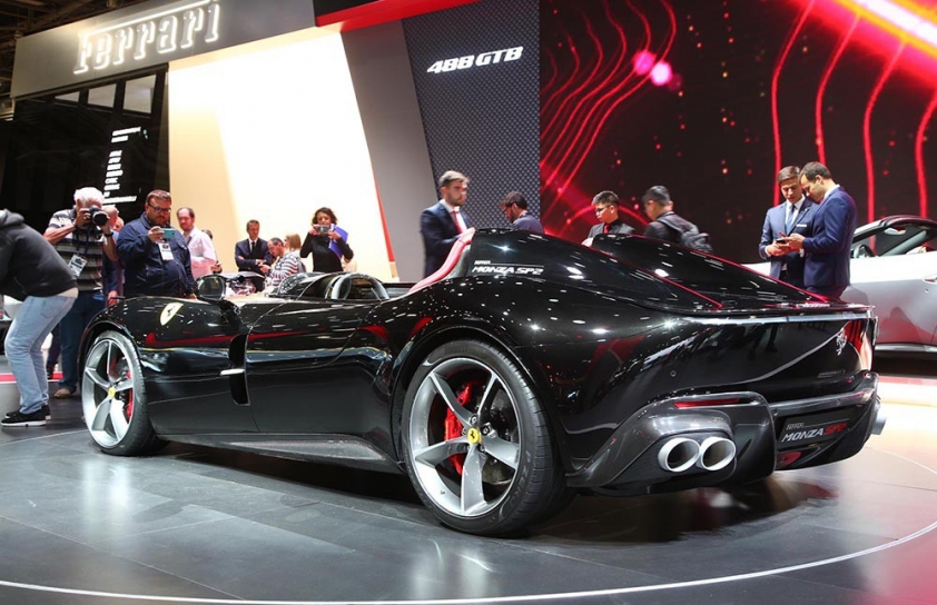 Cristiano Ronaldo tậu siêu xe Ferrari Monza SP2 gần 2 triệu USD 44746