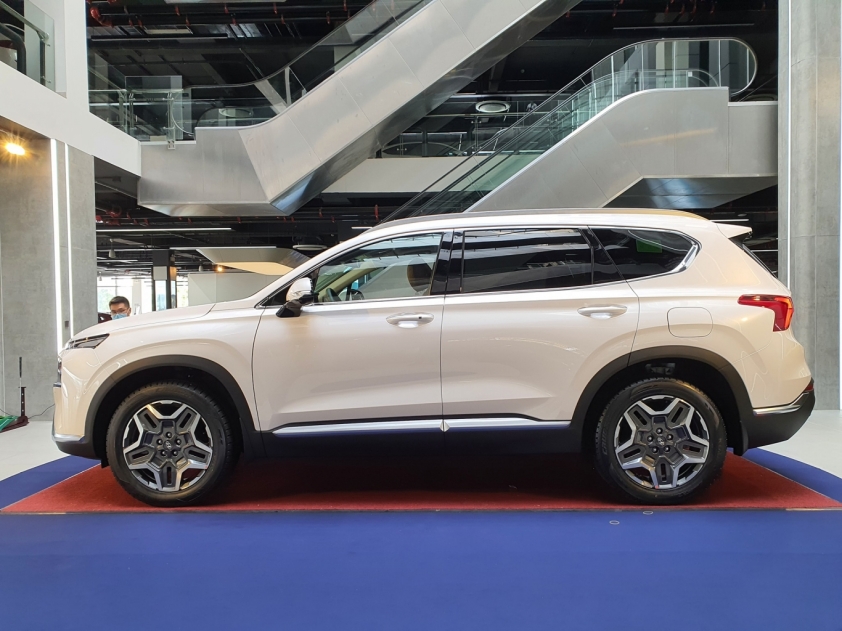 hyundai-santa-fe-2021-12