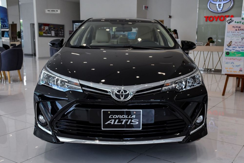 toyota-corolla-altis-1