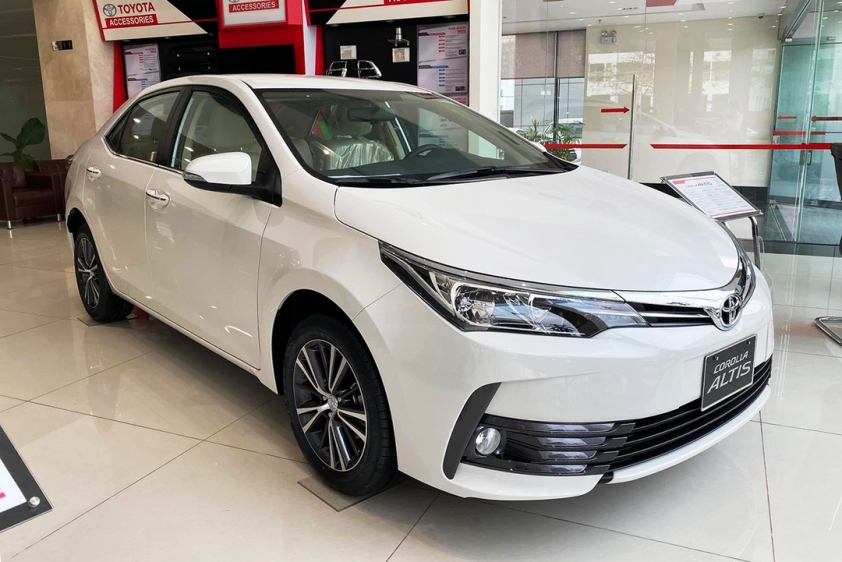 toyota-corolla-altis