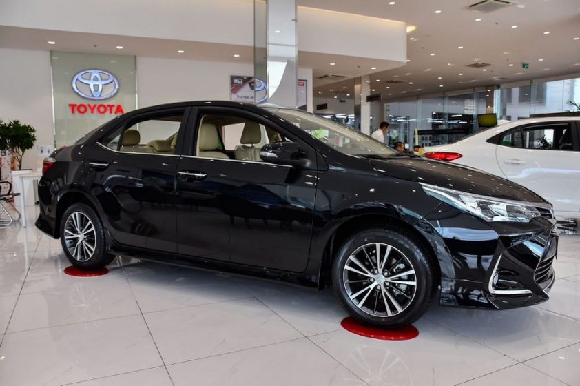 toyota-corolla-altis-2