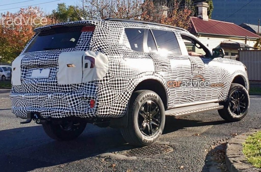 Ford-Everest-2022-1