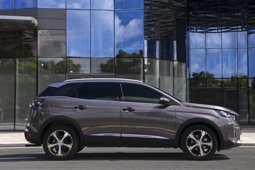 gia-lan-banh-peugeot-3008