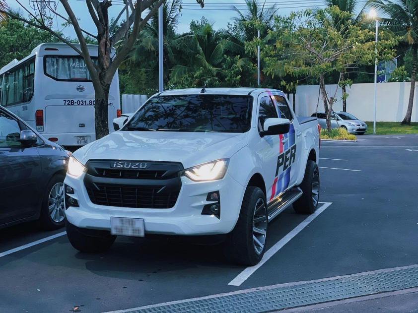ban-tai-canh-tranh-ford-ranger-1