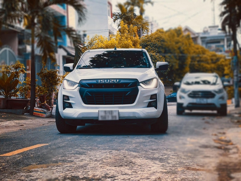 ban-tai-canh-tranh-ford-ranger