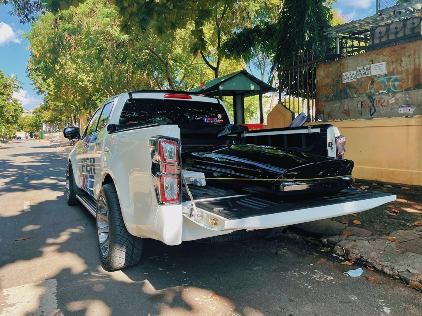 ban-tai-canh-tranh-ford-ranger-2