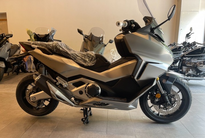 Honda-Forza-750-5