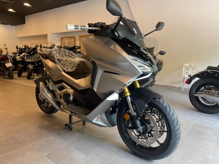 Honda-Forza-750-6