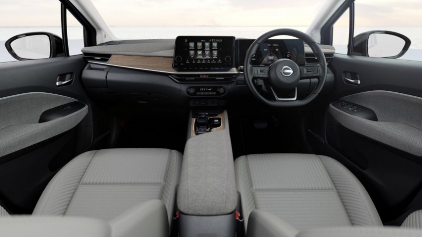 Nissan-Note-Aura-2