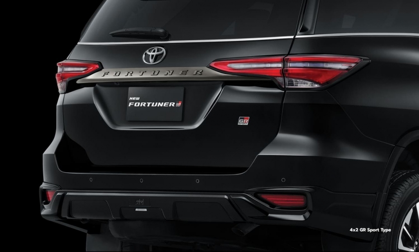 Toyota_Fortuner_GR_Sport-4