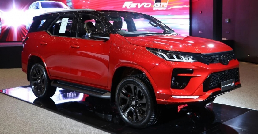 Toyota-Fortuner-2021-8
