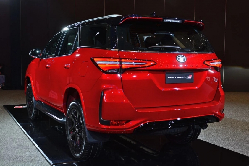 Toyota-Fortuner-2021-9