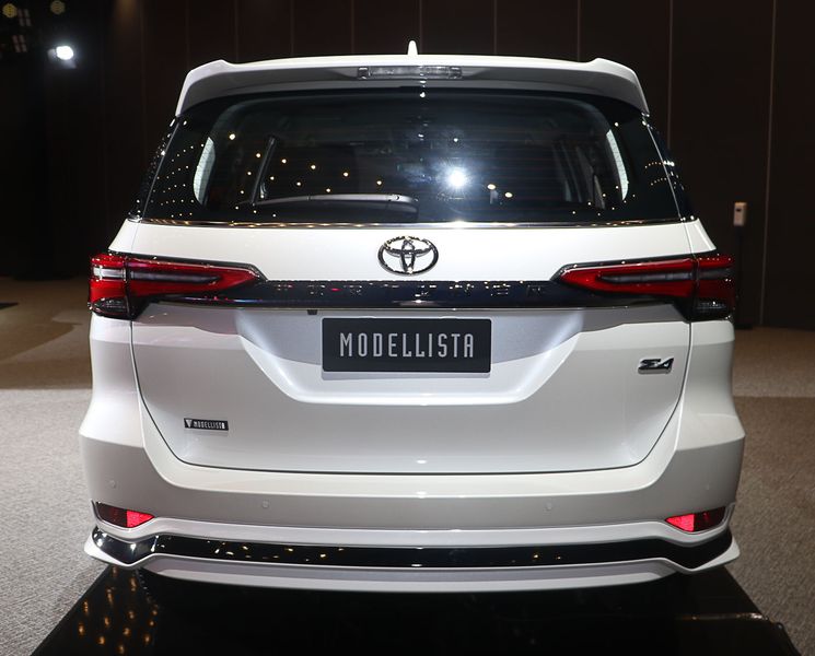 Toyota-Fortuner-Modellista-3
