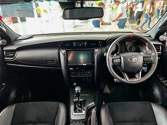 Toyota-Fortuner-GR-Sport-3