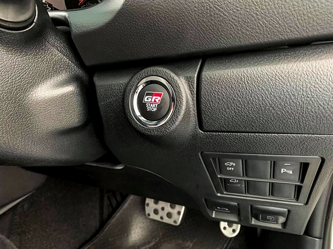 Toyota-Fortuner-GR-Sport-7