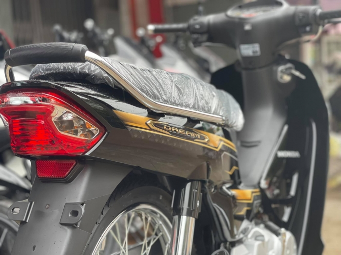 honda-dream-3