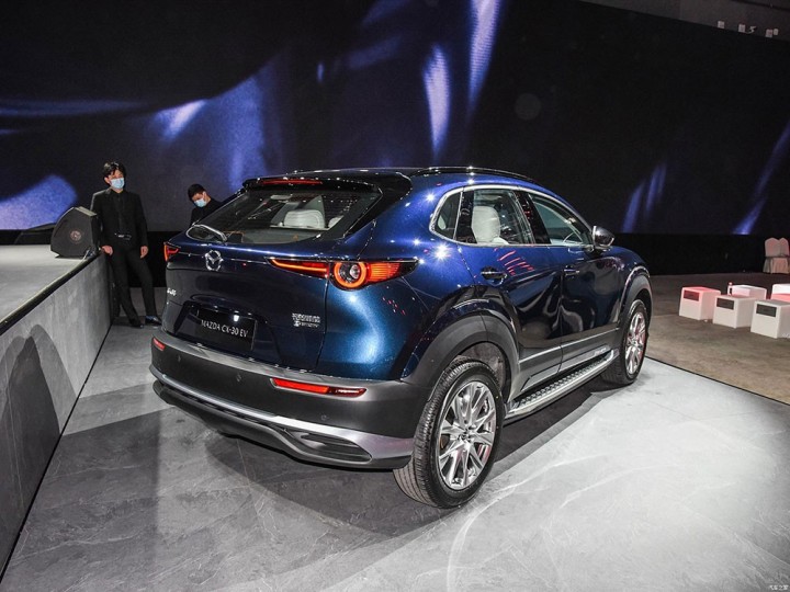 mazda-cx-30-ev-1