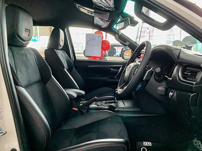 Toyota-Fortuner-GR-Sport-5